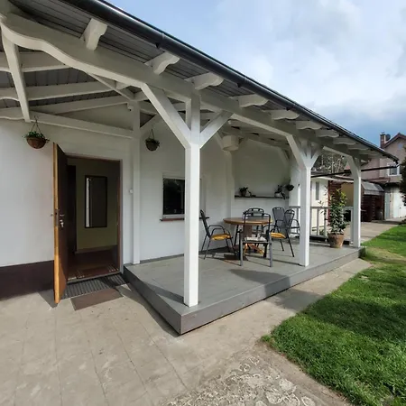 펜션 Dom Z 3 Sypialniami 포비에로보